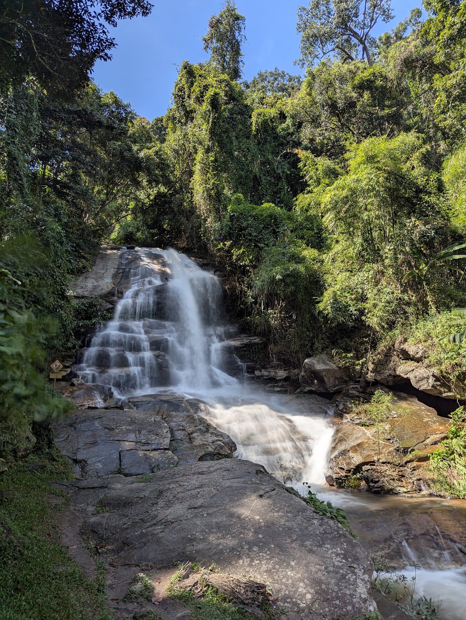 The trail at Montha Than Waterfall
