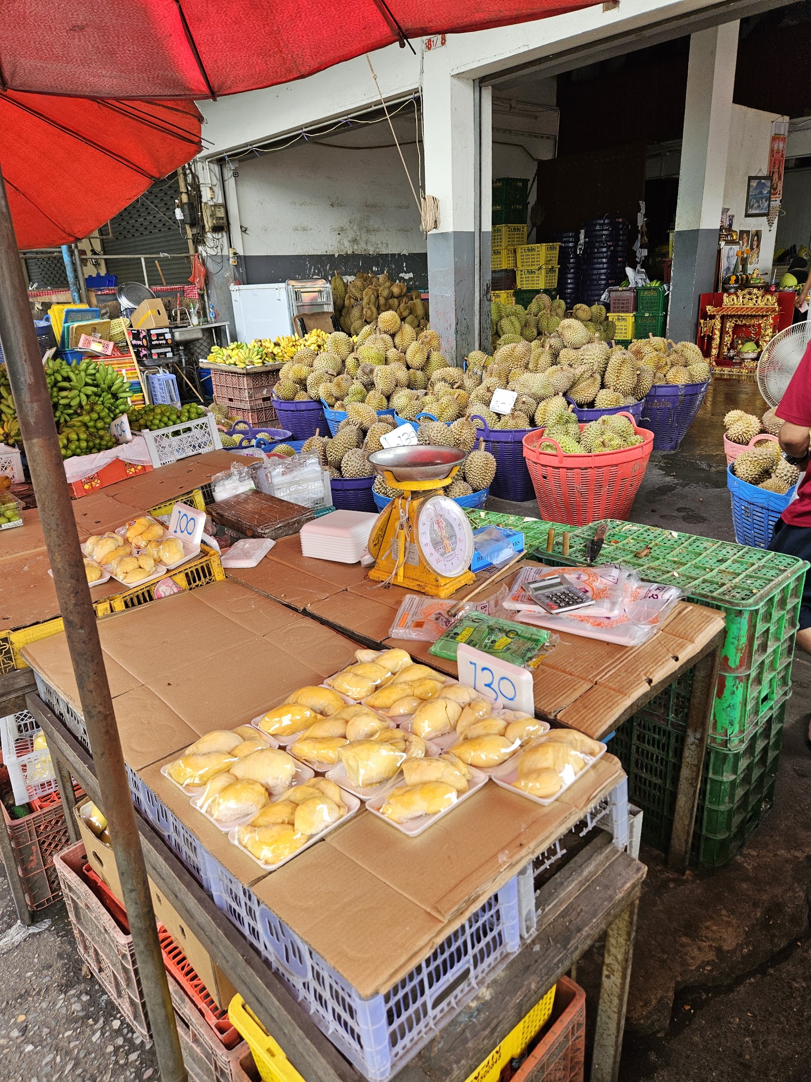 Fruit and vegetables at Mueang Mai Market