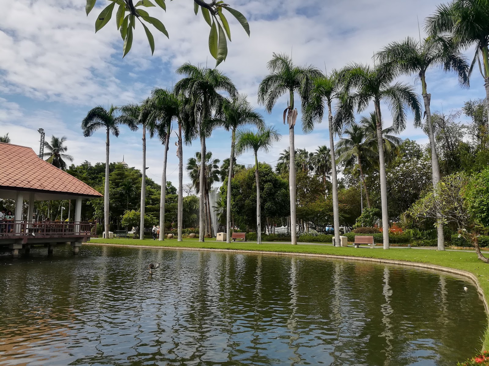 Lawns and lake at Nong Buak Hard park