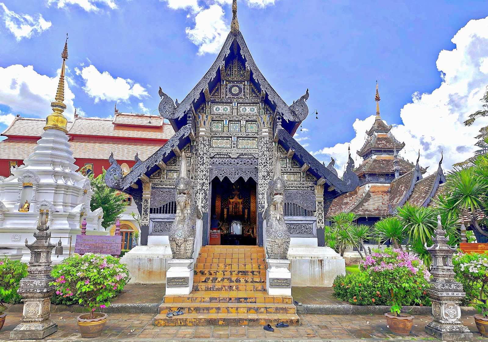 The ruined chedi at Wat Chedi Luang