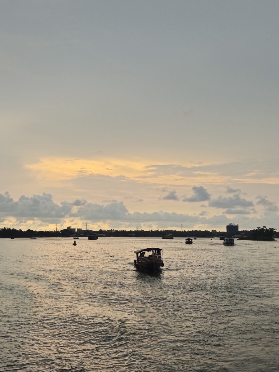 Houseboat day cruise (from Punnamada, Alleppey)