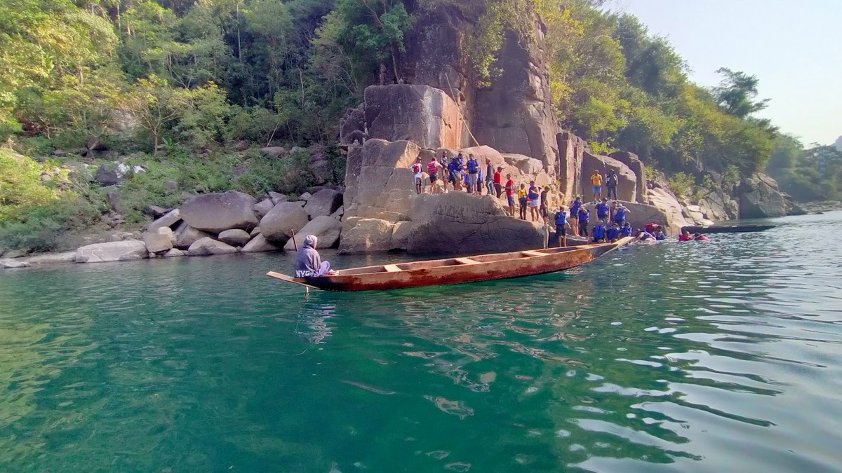Umngot River at Shnongpdeng, Meghalaya