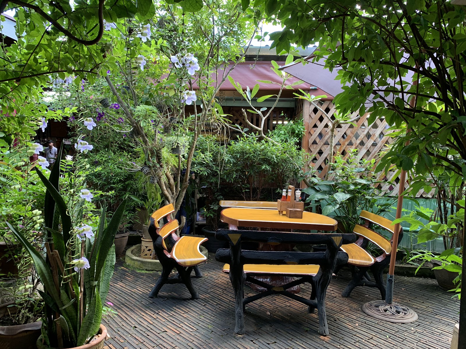 Om Garden Cafe