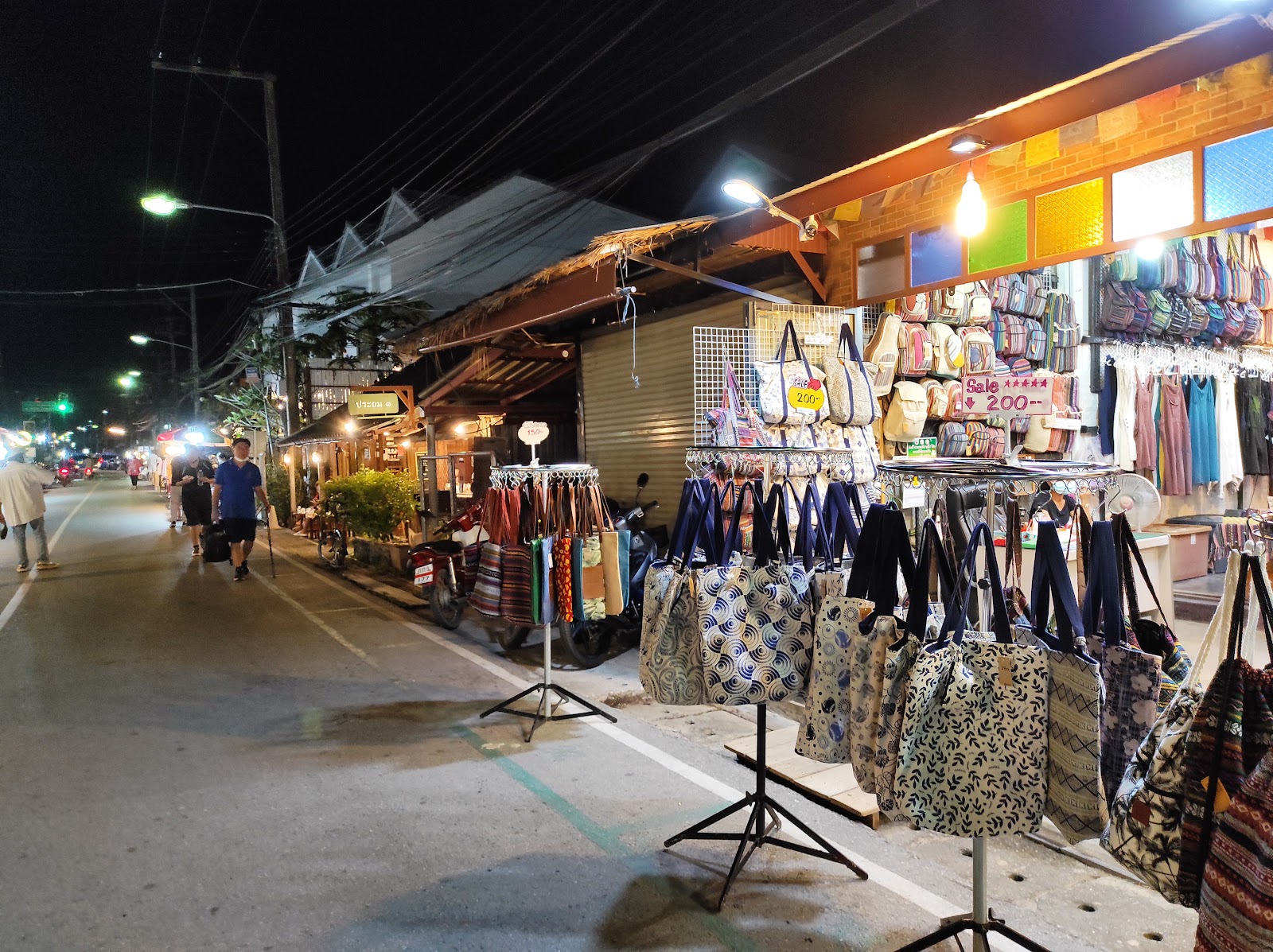 Food stalls filling Pai Walking Street after dark