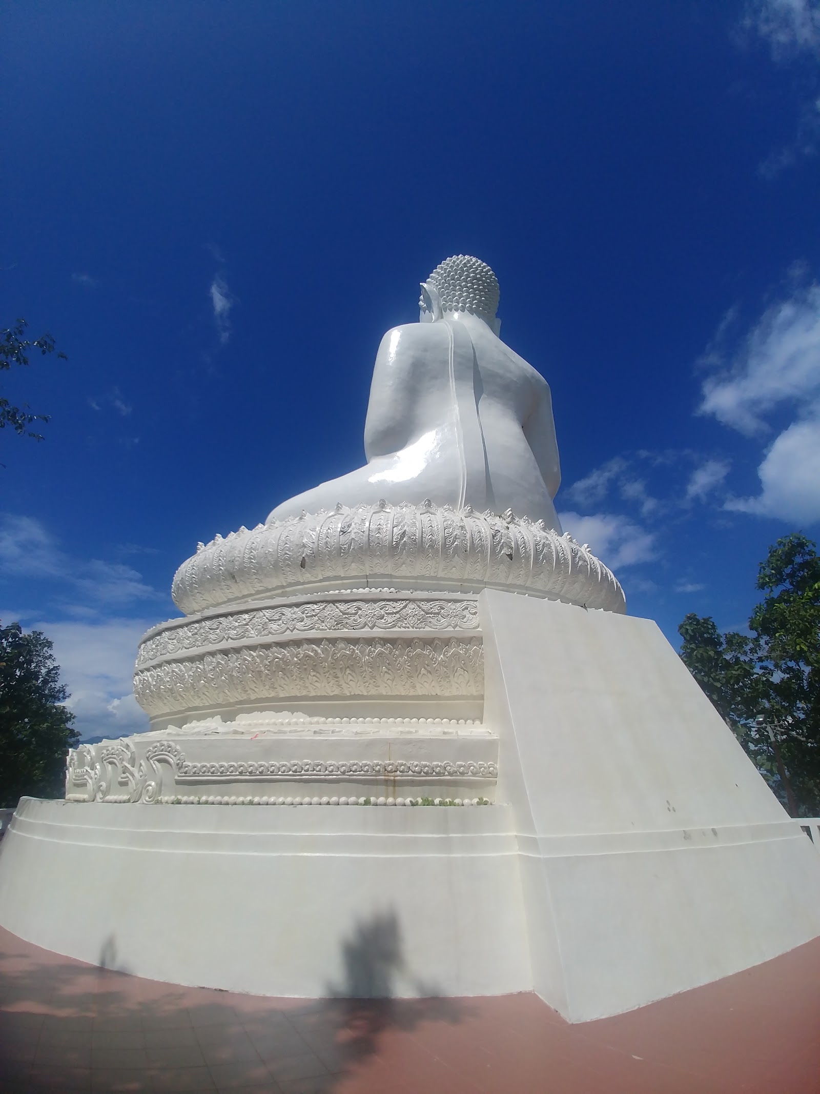 Wat Phra That Mae Yen — the White Buddha