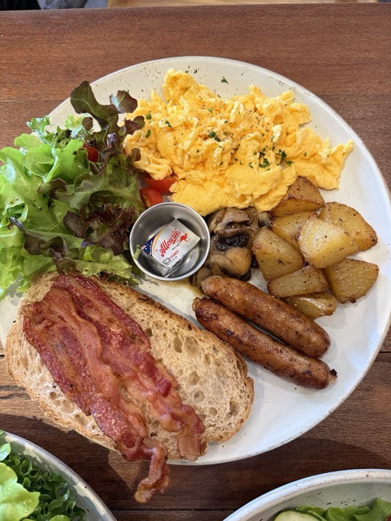 Brunch bowl at TAN Hostel x Cafe